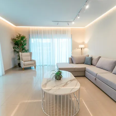 Designer 100sqm, Wood & Marble , 5min To Sea *