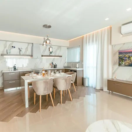 Designer 100sqm, Wood & Marble , 5min To Sea Appartamento Platánion