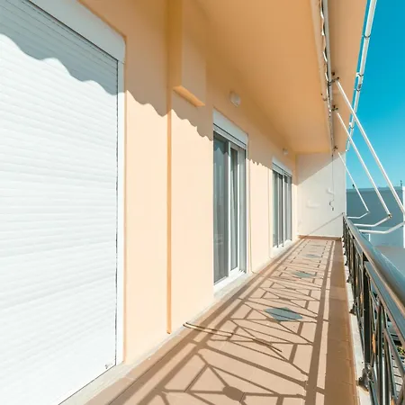 Designer 100sqm, Wood & Marble , 5min To Sea