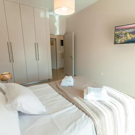 Appartamento Designer 100sqm, Wood & Marble , 5min To Sea *