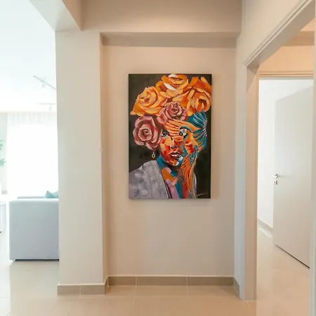 Appartamento Designer 100sqm, Wood & Marble , 5min To Sea Platánion