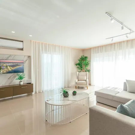 Designer 100sqm, Wood & Marble , 5min To Sea Appartamento Platánion