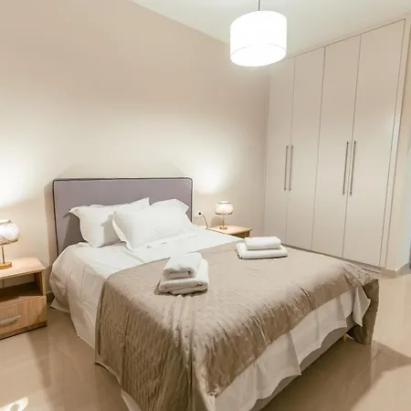 Designer 100sqm, Wood & Marble , 5min To Sea Apartment Platanion