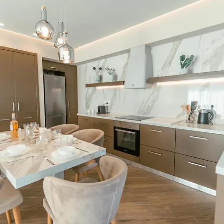 Designer 100sqm, Wood & Marble , 5min To Sea Apartment Platanion