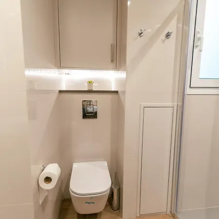 Designer 100sqm, Wood & Marble , 5min To Sea Platanion