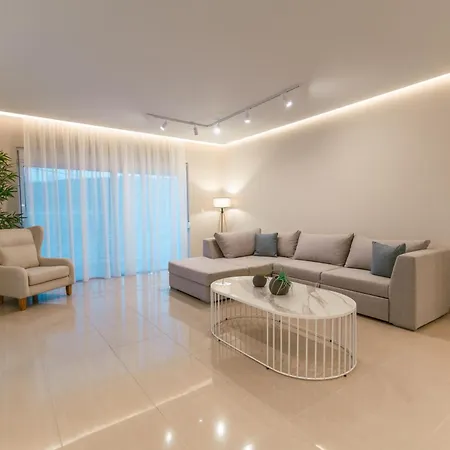 Apartment Designer 100sqm, Wood & Marble , 5min To Sea