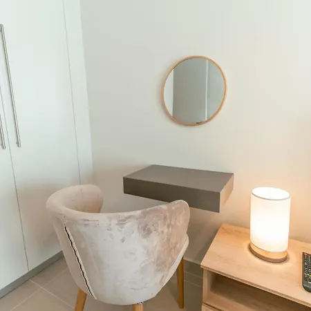 Designer 100sqm, Wood & Marble , 5min To Sea Apartment *