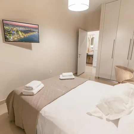 Designer 100sqm, Wood & Marble , 5min To Sea Apartment *