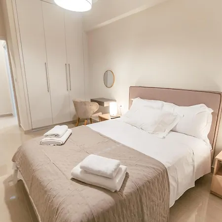 Apartment Designer 100sqm, Wood & Marble , 5min To Sea