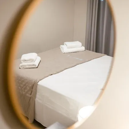 Designer 100sqm, Wood & Marble , 5min To Sea Apartment