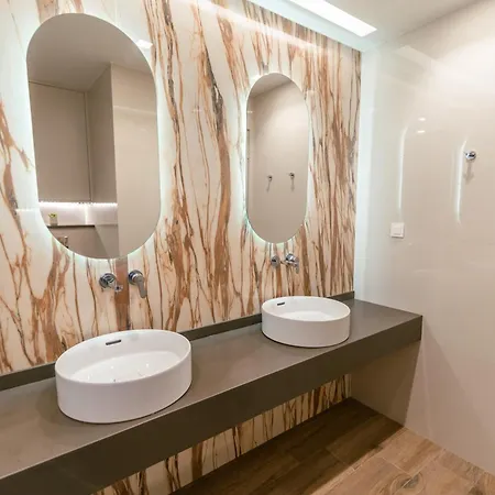 Designer 100sqm, Wood & Marble , 5min To Sea Apartment