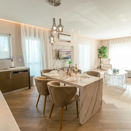 Apartment Designer 100sqm, Wood & Marble , 5min To Sea *