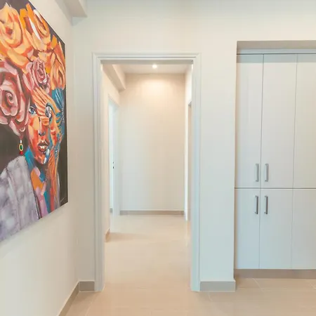Designer 100sqm, Wood & Marble , 5min To Sea *