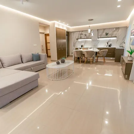 Designer 100sqm, Wood & Marble , 5min To Sea Platanion