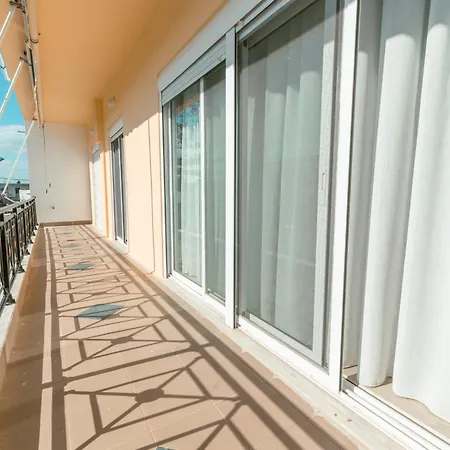 Designer 100sqm, Wood & Marble , 5min To Sea