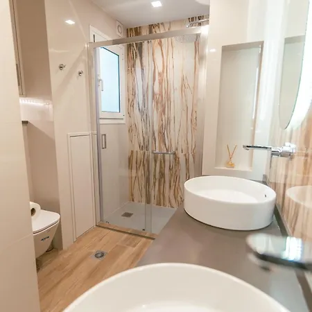 Apartment Designer 100sqm, Wood & Marble , 5min To Sea *