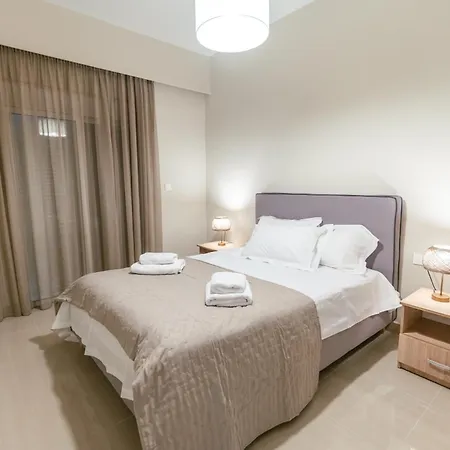 Designer 100sqm, Wood & Marble , 5min To Sea Platanion