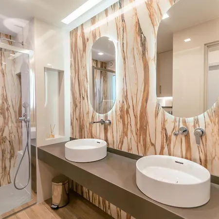 Designer 100sqm, Wood & Marble , 5min To Sea *