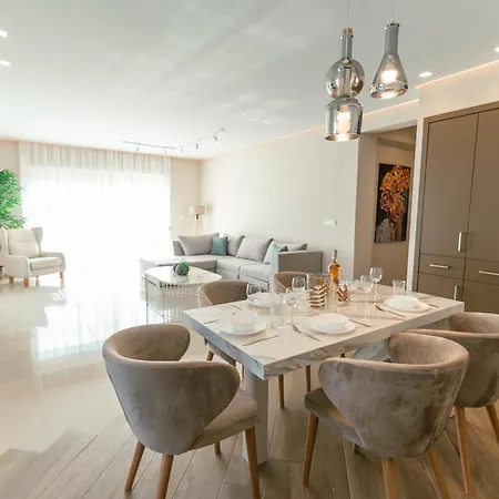 Designer 100sqm, Wood & Marble , 5min To Sea Apartment
